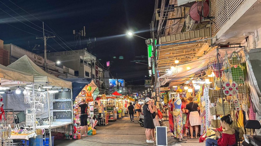 Hua Hin Night Market wagtail2.jpg
